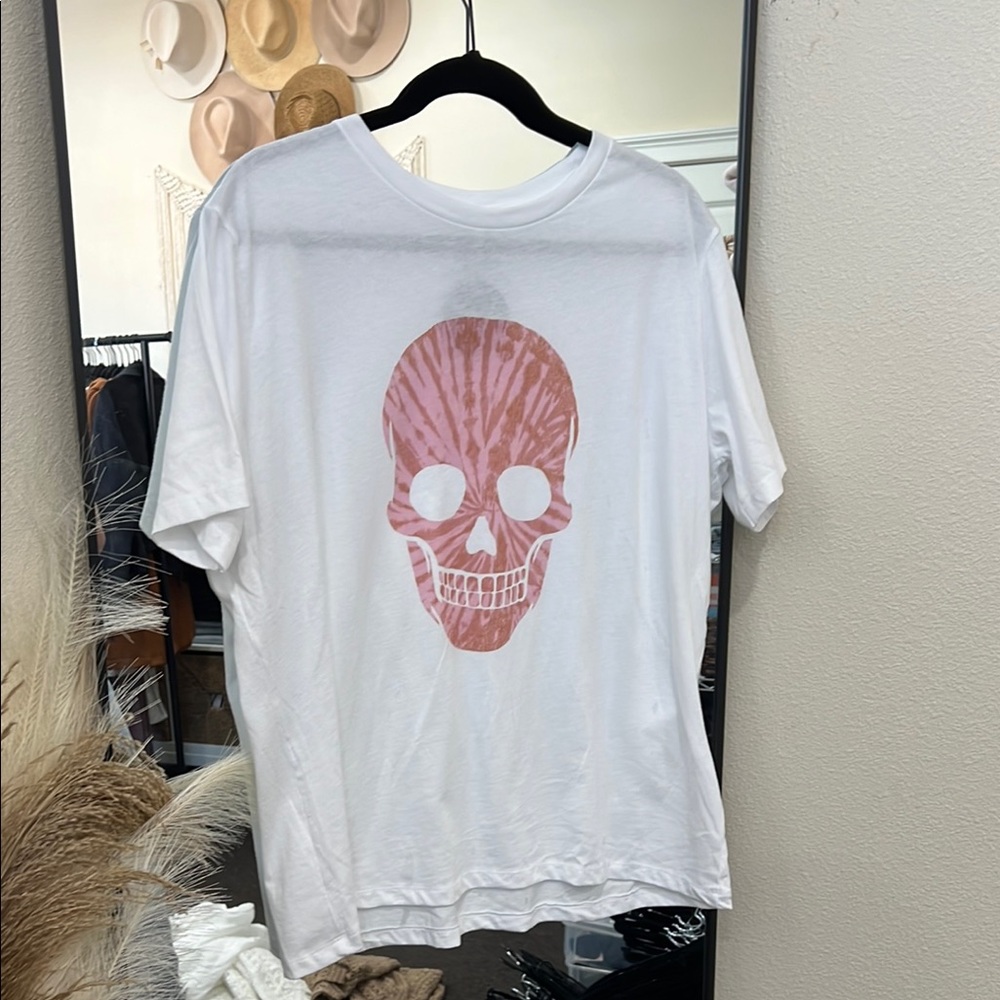 White Skull Graphic T-Shirt